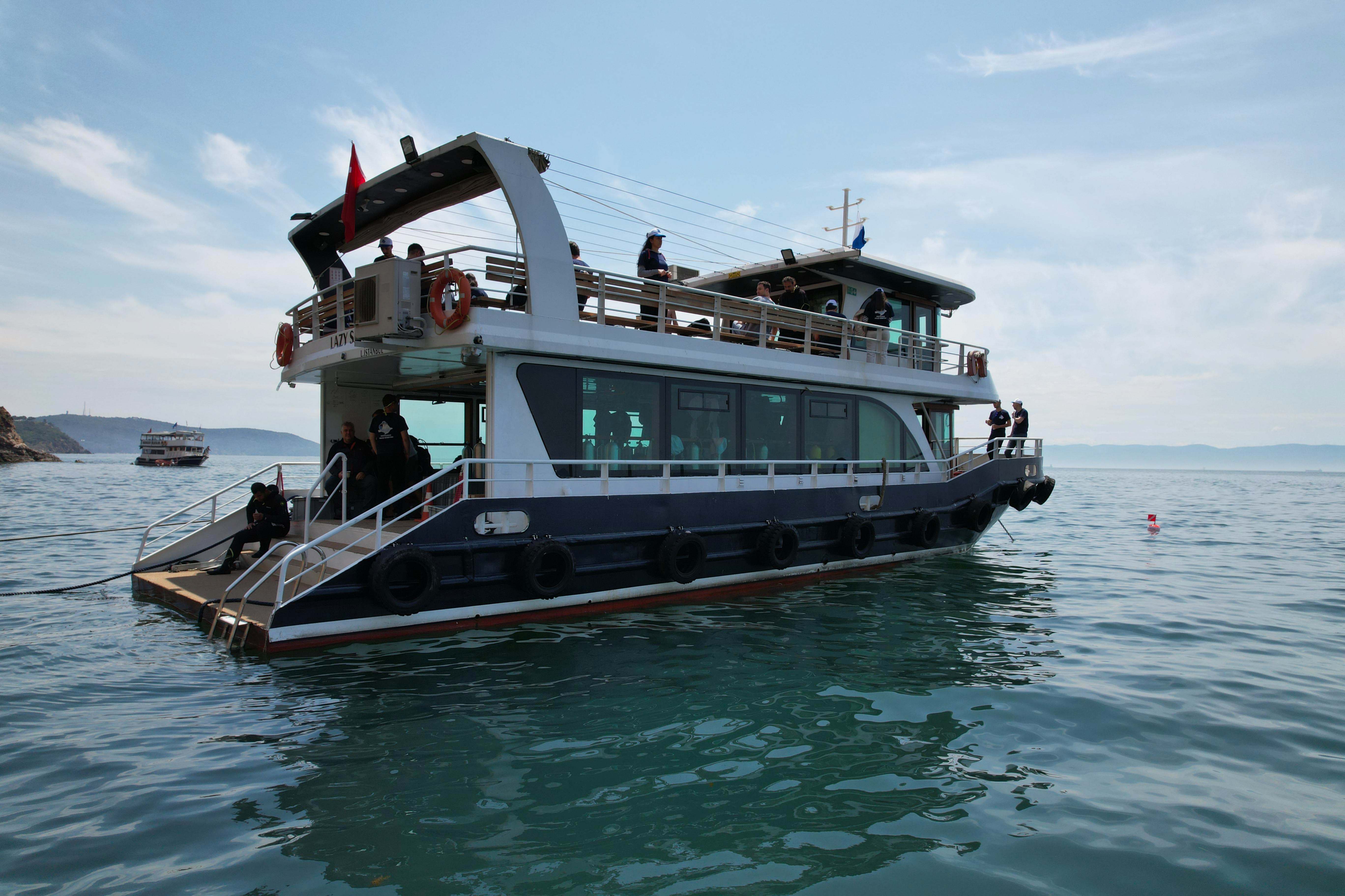Lazy Seal Diving profesyonel, kaliteli ve kişiselleştirilmiş eğitim sunmayı ilke edinmiş bir tüplü dalış (scuba) merkezidir. İstanbul tüplü dalış eğitimi merkezi