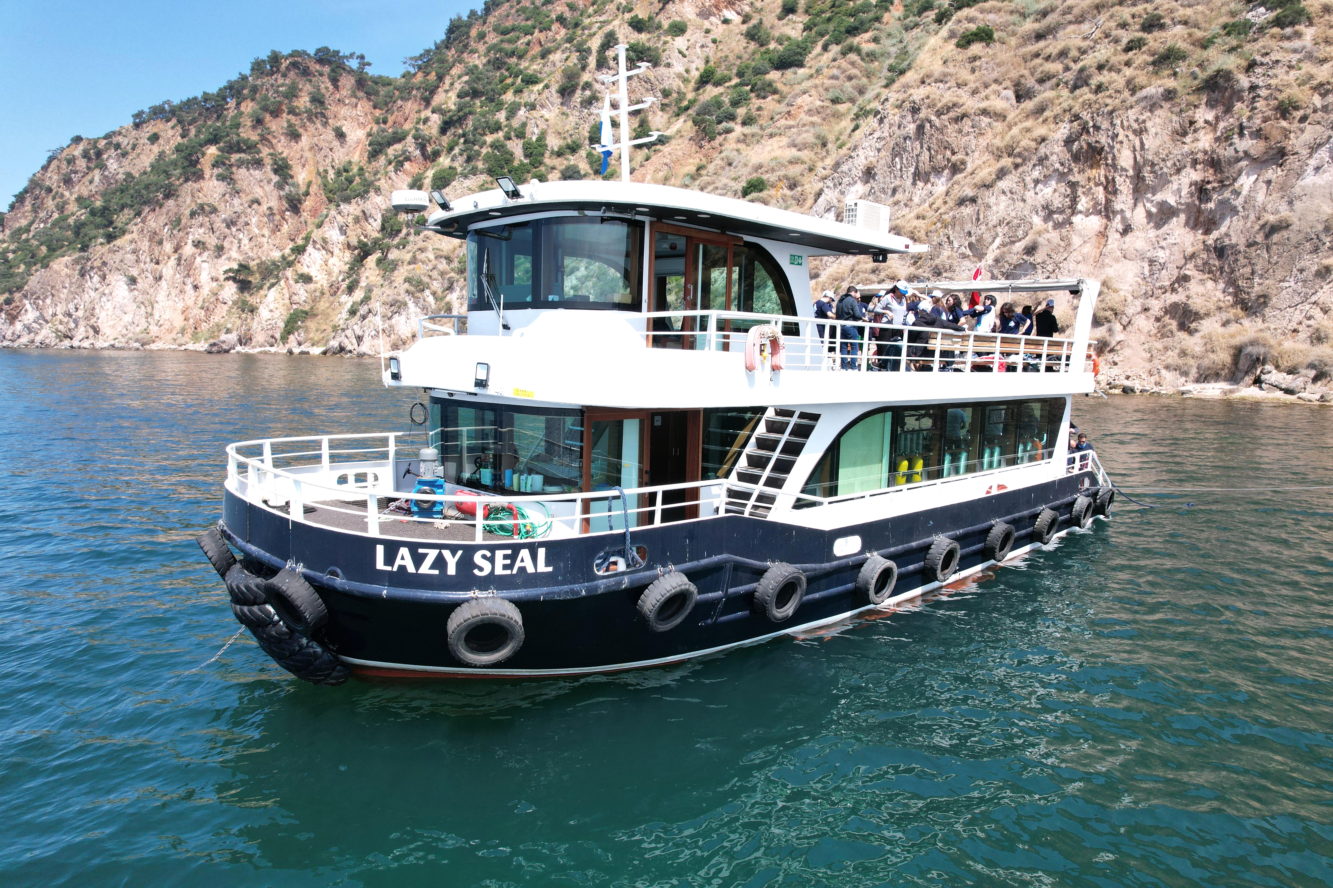 Lazy Seal Diving profesyonel, kaliteli ve kişiselleştirilmiş eğitim sunmayı ilke edinmiş bir tüplü dalış (scuba) merkezidir. İstanbul tüplü dalış eğitimi merkezi